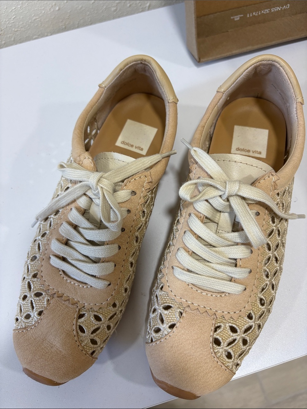 Dolce Vita Danie Eyelet woven Raffia Beige Laser-Cut Lace-Up Sneakers